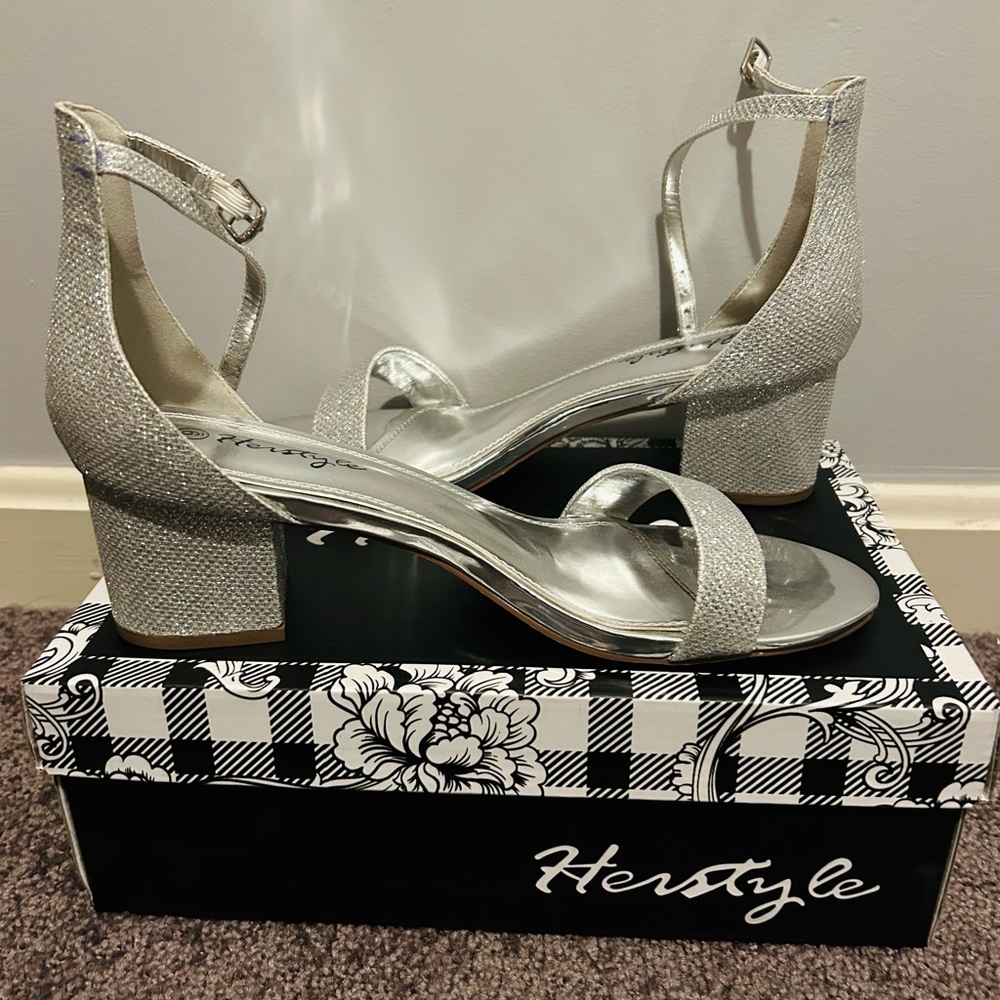 Silver Sparkly Heels 2in Like New